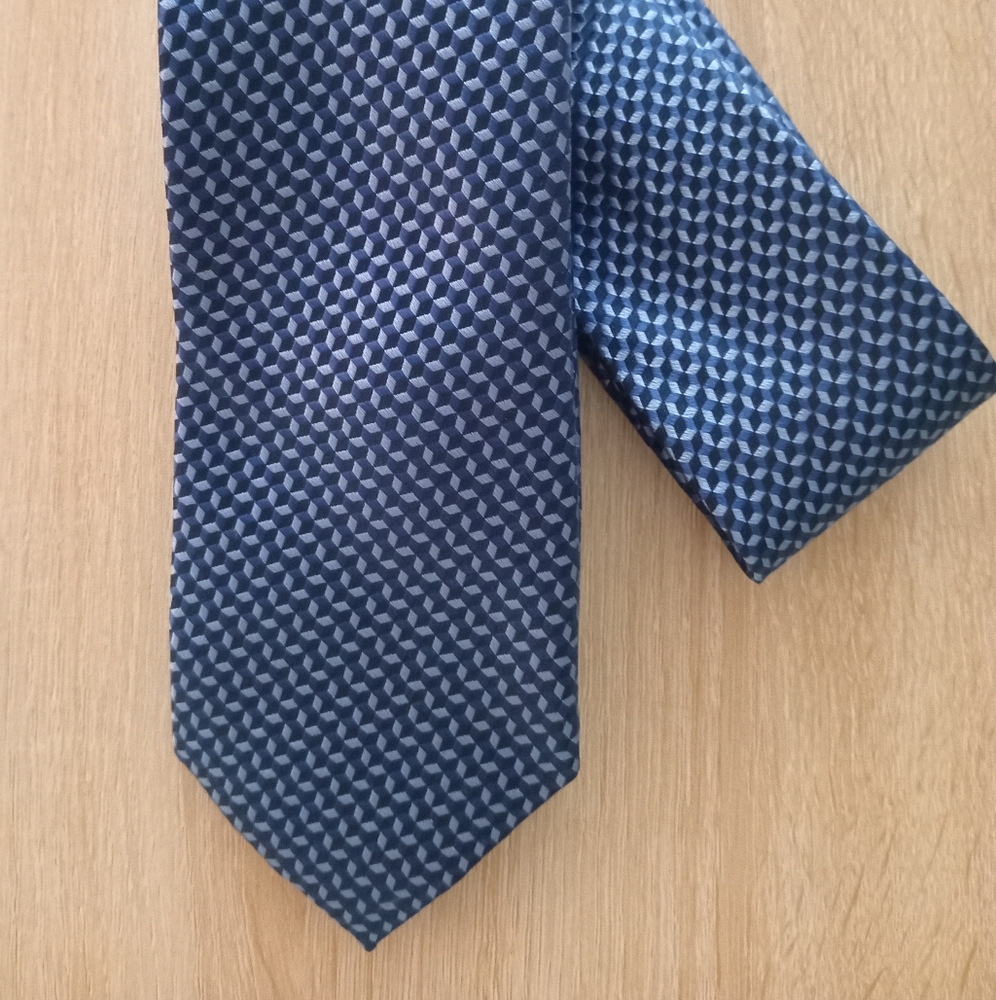 Michael Kors Stylish Geometric Silk Skinny Necktie